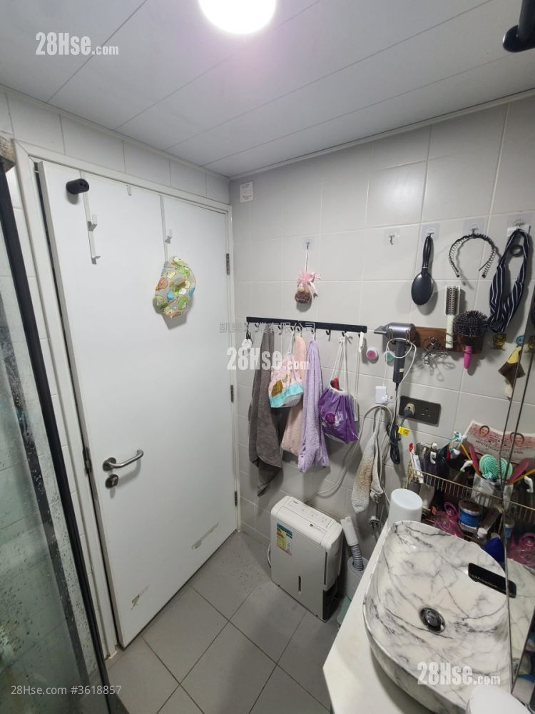 Choi Hing Court Sell 2 Bedrooms , 1 Bathroom 372 ft² Choi Hing Court Sell 2 Bedrooms , 1 Bathroom 372 ft²
