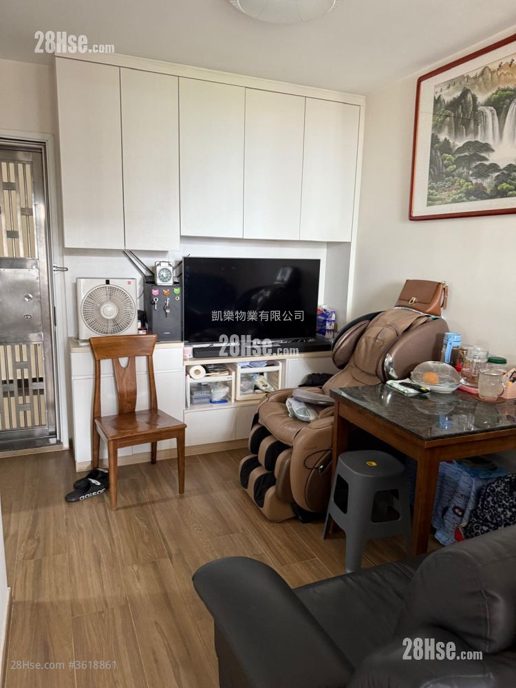 Choi Hing Court Sell 2 Bedrooms , 1 Bathroom 378 ft² Choi Hing Court Sell 2 Bedrooms , 1 Bathroom 378 ft²