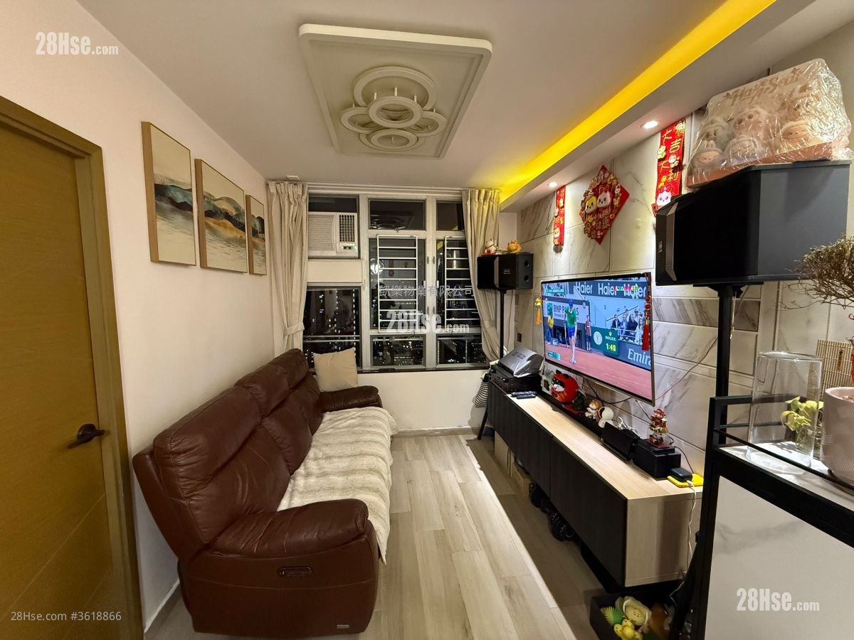 Choi Hing Court Sell 2 Bedrooms , 1 Bathroom 443 ft² Choi Hing Court Sell 2 Bedrooms , 1 Bathroom 443 ft²