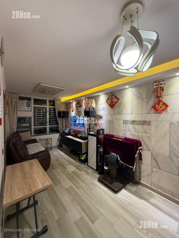 Choi Hing Court Sell 2 Bedrooms , 1 Bathroom 443 ft² Choi Hing Court Sell 2 Bedrooms , 1 Bathroom 443 ft²