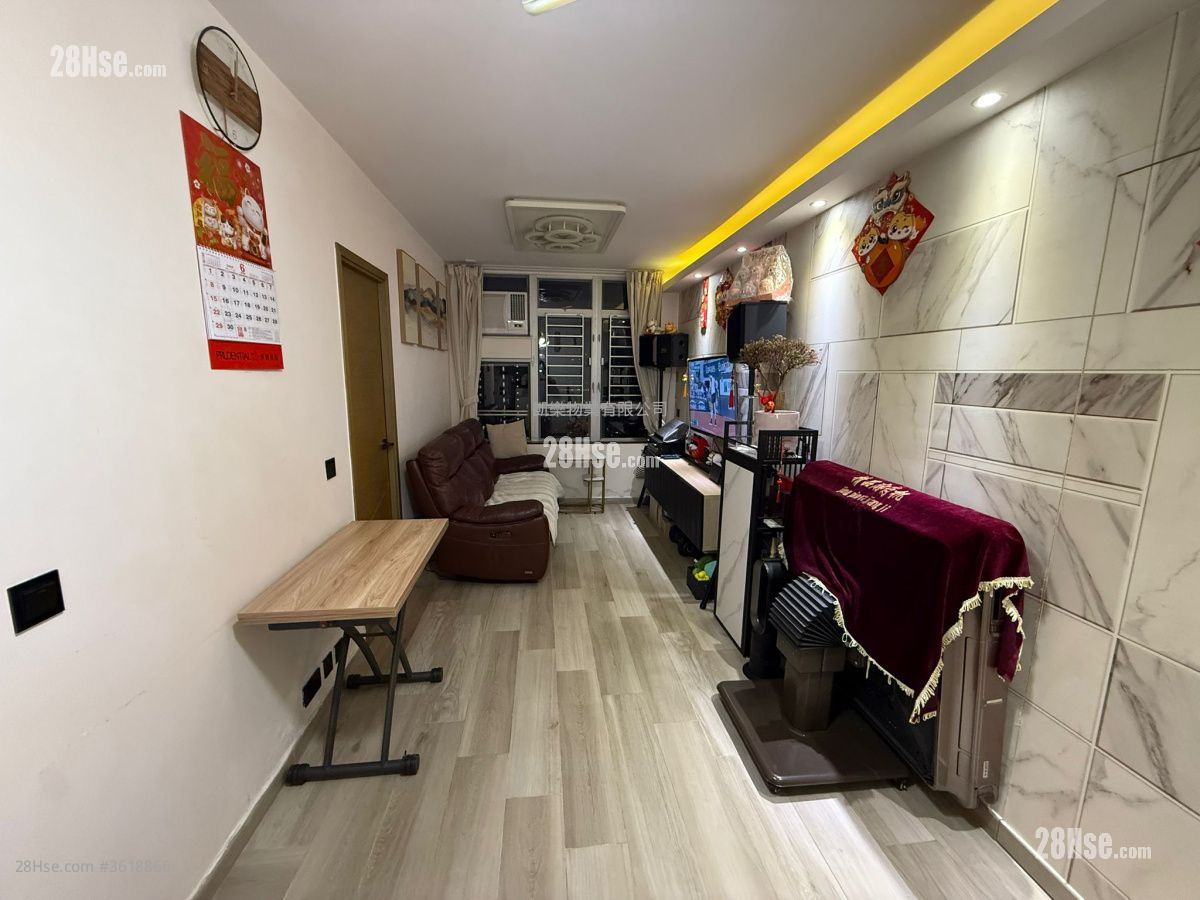 Choi Hing Court Sell 2 Bedrooms , 1 Bathroom 443 ft² Choi Hing Court Sell 2 Bedrooms , 1 Bathroom 443 ft²