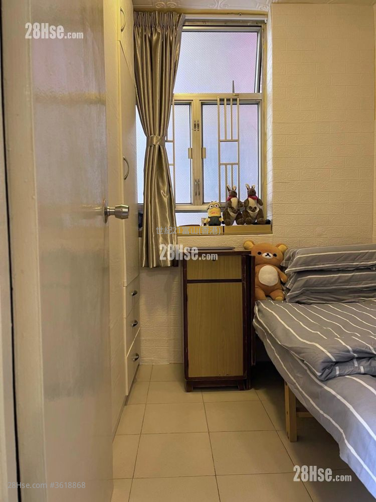 Lung Poon Court Sell 2 Bedrooms , 1 Bathroom 383 ft² Lung Poon Court Sell 2 Bedrooms , 1 Bathroom 383 ft²
