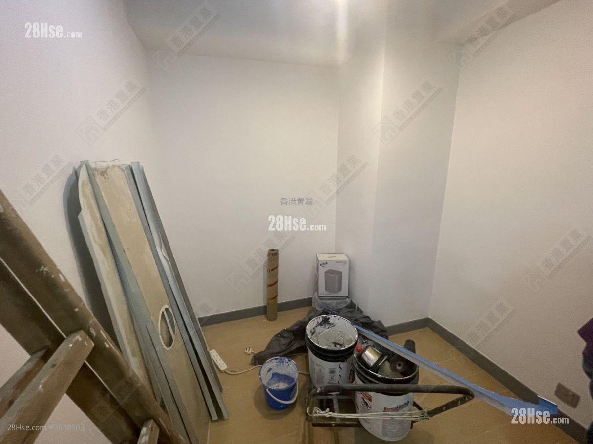 King's Centre Sell 1 Bedroom , 1 Bathroom 266 ft² King's Centre Sell 1 Bedroom , 1 Bathroom 266 ft²