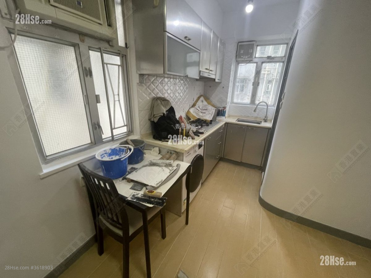 King's Centre Sell 1 Bedroom , 1 Bathroom 266 ft² King's Centre Sell 1 Bedroom , 1 Bathroom 266 ft²