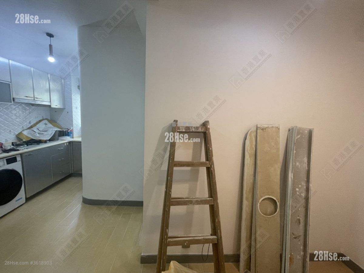 King's Centre Sell 1 Bedroom , 1 Bathroom 266 ft² King's Centre Sell 1 Bedroom , 1 Bathroom 266 ft²