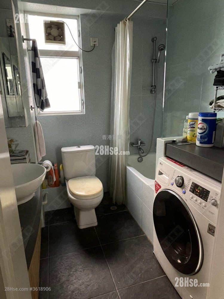 Bonham Court Sell 2 Bedrooms , 1 Bathroom 470 ft² Bonham Court Sell 2 Bedrooms , 1 Bathroom 470 ft²
