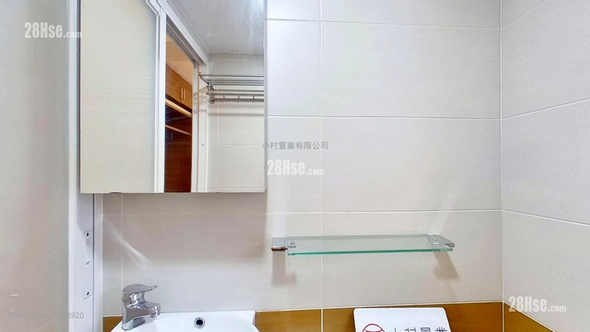 浴室: 雅麗園 租盤 3 房 , 2 浴室 611 平方呎 浴室: 雅麗園 租盤 3 房 , 2 浴室 611 平方呎