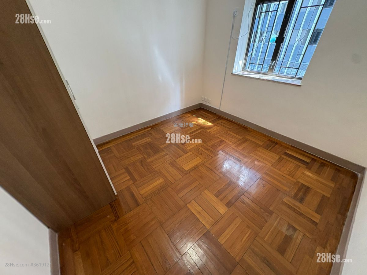 Kenyon Court Rental 3 Bedrooms , 1 Bathroom 800 ft² Kenyon Court Rental 3 Bedrooms , 1 Bathroom 800 ft²