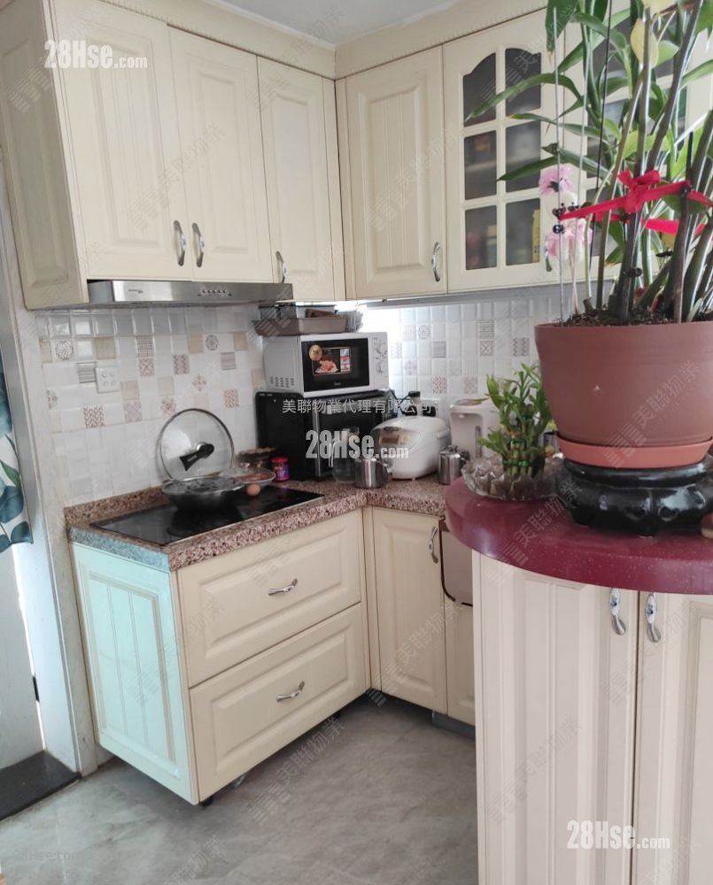 King Shing Court Sell 3 Bedrooms , 1 Bathroom 603 ft² King Shing Court Sell 3 Bedrooms , 1 Bathroom 603 ft²