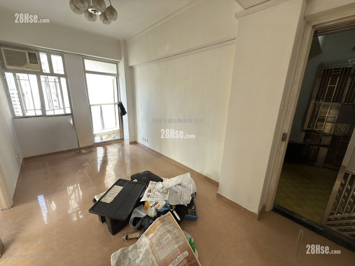 Hing Wong Court Sell 2 Bedrooms , 1 Bathroom 326 ft² Hing Wong Court Sell 2 Bedrooms , 1 Bathroom 326 ft²