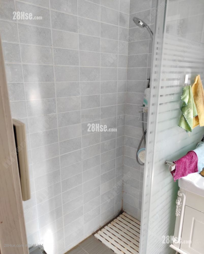 King Shing Court Sell 3 Bedrooms , 1 Bathroom 603 ft² King Shing Court Sell 3 Bedrooms , 1 Bathroom 603 ft²