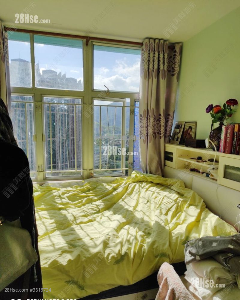 King Shing Court Sell 3 Bedrooms , 1 Bathroom 603 ft² King Shing Court Sell 3 Bedrooms , 1 Bathroom 603 ft²