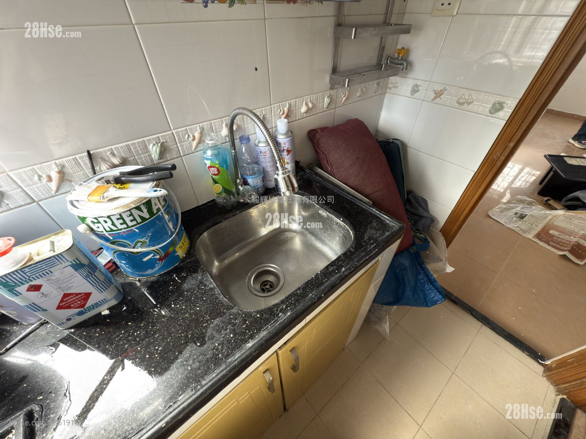 Hing Wong Court Sell 2 Bedrooms , 1 Bathroom 326 ft² Hing Wong Court Sell 2 Bedrooms , 1 Bathroom 326 ft²