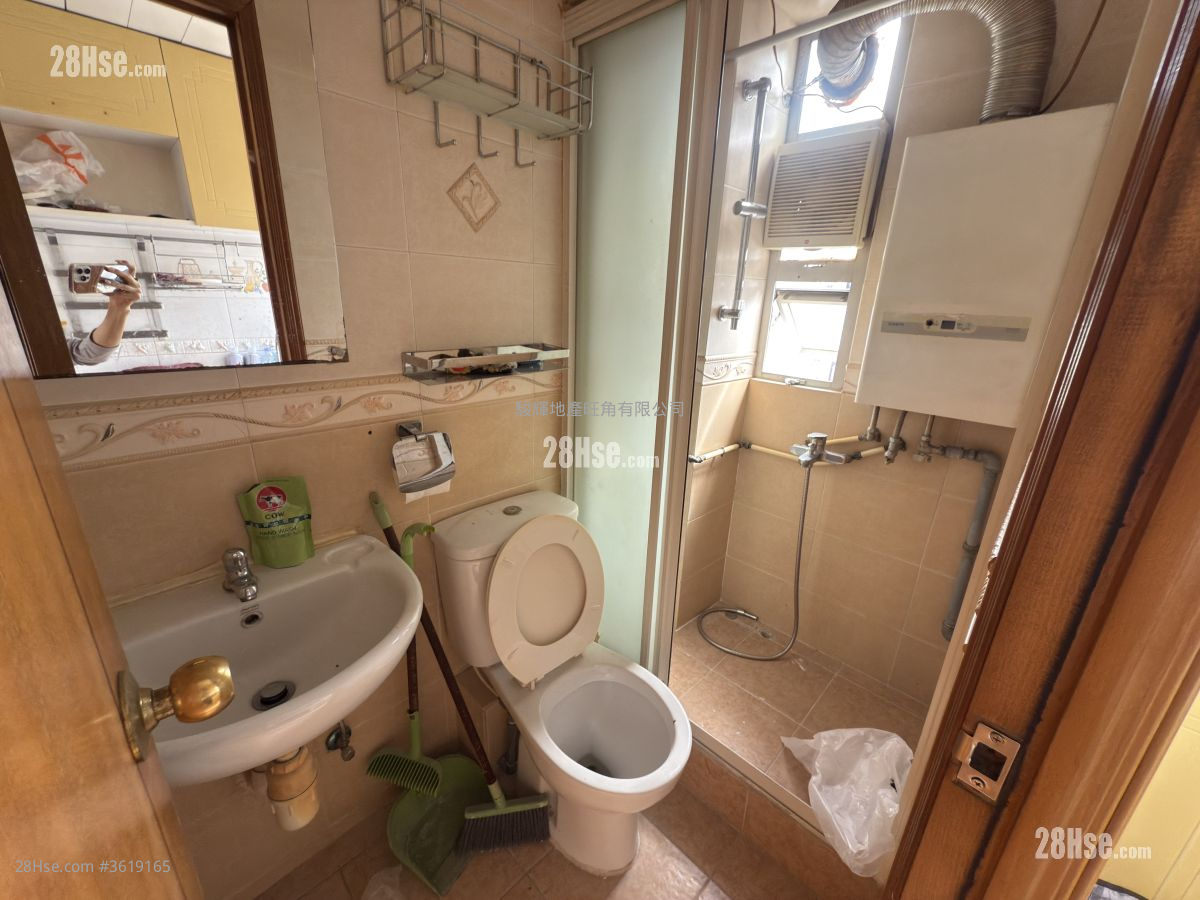 Hing Wong Court Sell 2 Bedrooms , 1 Bathroom 326 ft² Hing Wong Court Sell 2 Bedrooms , 1 Bathroom 326 ft²