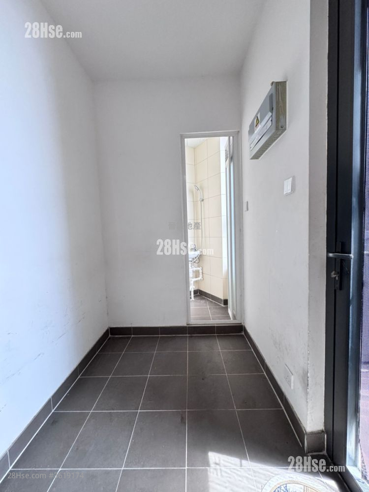 The Bloomsway Sell 4 Bedrooms , 3 Bathrooms 976 ft² The Bloomsway Sell 4 Bedrooms , 3 Bathrooms 976 ft²