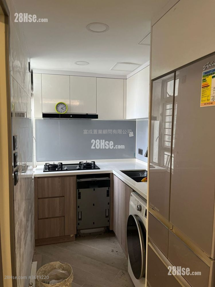 Kwun Tak Court Sell 2 Bedrooms , 1 Bathroom 449 ft² Kwun Tak Court Sell 2 Bedrooms , 1 Bathroom 449 ft²