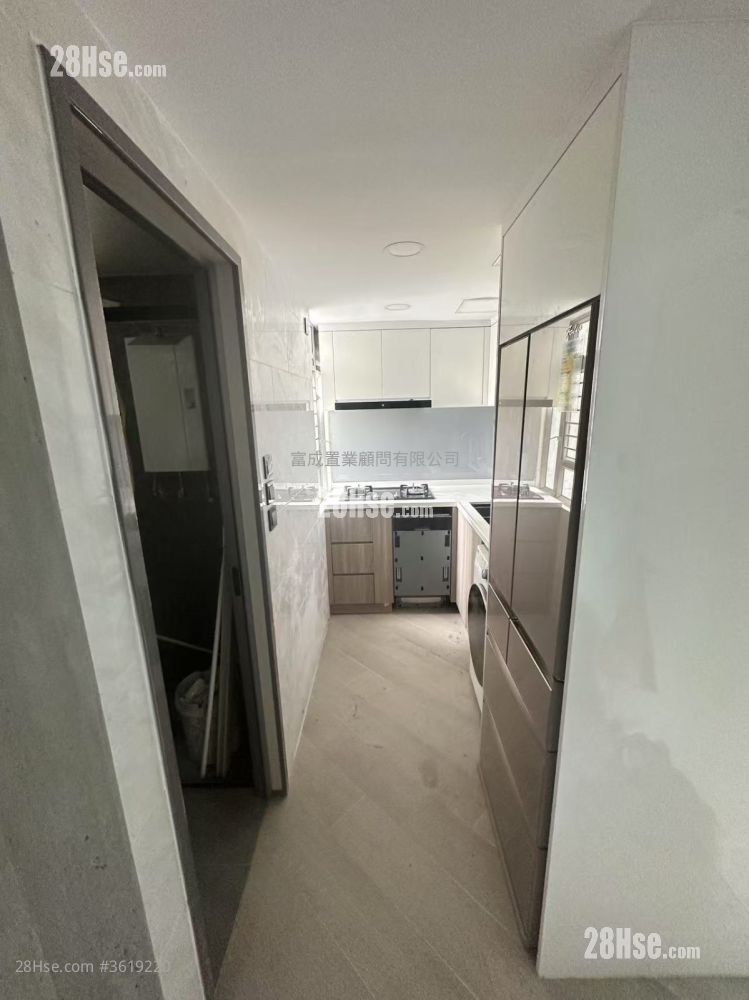 Kwun Tak Court Sell 2 Bedrooms , 1 Bathroom 449 ft² Kwun Tak Court Sell 2 Bedrooms , 1 Bathroom 449 ft²