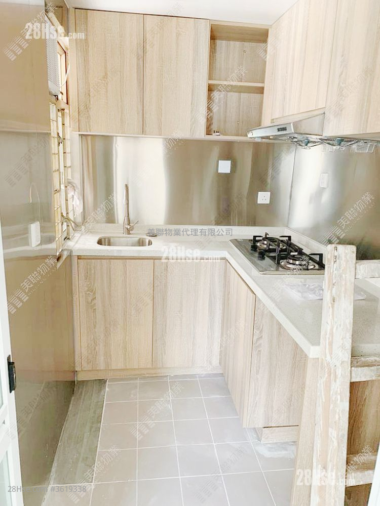 Sheung Shui Centre Sell 2 Bedrooms , 1 Bathroom 351 ft² Sheung Shui Centre Sell 2 Bedrooms , 1 Bathroom 351 ft²