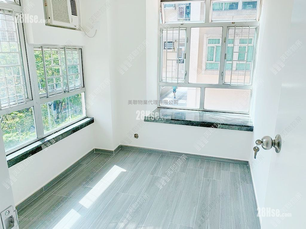 Sheung Shui Centre Sell 2 Bedrooms , 1 Bathroom 351 ft² Sheung Shui Centre Sell 2 Bedrooms , 1 Bathroom 351 ft²