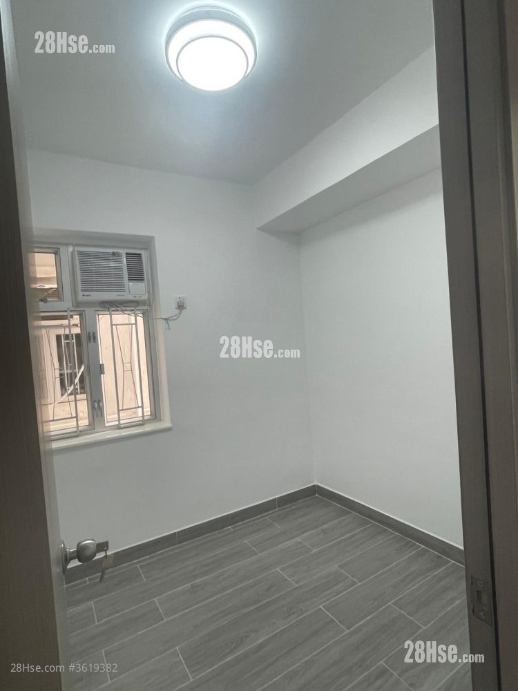 bedroom 1: Chung Wo Building Sell 2 Bedrooms , 1 Bathroom 400 ft² bedroom 1: Chung Wo Building Sell 2 Bedrooms , 1 Bathroom 400 ft²