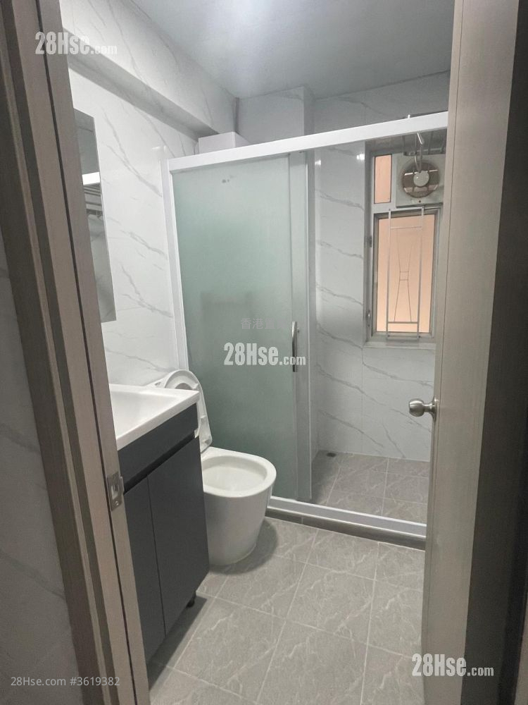 bathroom: Chung Wo Building Sell 2 Bedrooms , 1 Bathroom 400 ft² bathroom: Chung Wo Building Sell 2 Bedrooms , 1 Bathroom 400 ft²