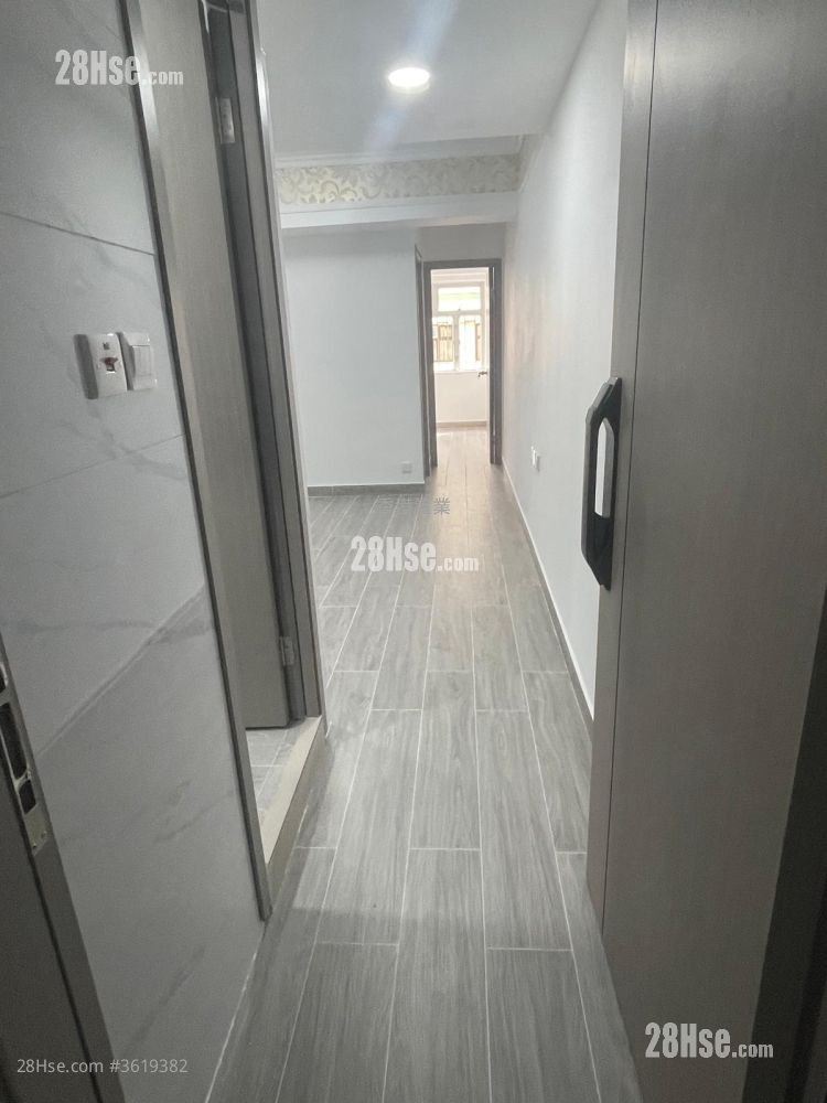 living room: Chung Wo Building Sell 2 Bedrooms , 1 Bathroom 400 ft² living room: Chung Wo Building Sell 2 Bedrooms , 1 Bathroom 400 ft²