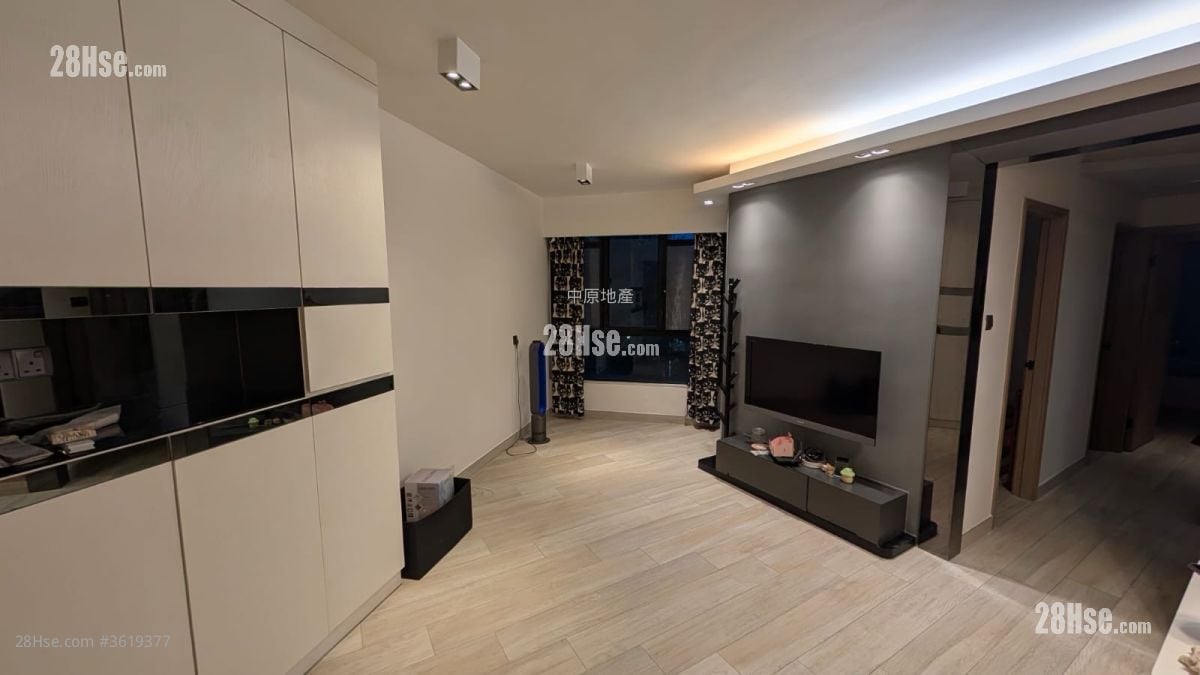 Park Royale Sell 3 Bedrooms 553 ft² Park Royale Sell 3 Bedrooms 553 ft²