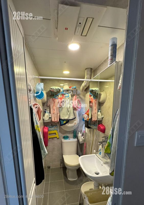 bathroom: Cosmopolitan Estate Sell 1 Bedroom 326 ft² bathroom: Cosmopolitan Estate Sell 1 Bedroom 326 ft²