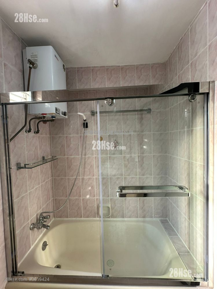 Village Rental 3 Bedrooms , 1 Bathroom 653 ft² Village Rental 3 Bedrooms , 1 Bathroom 653 ft²