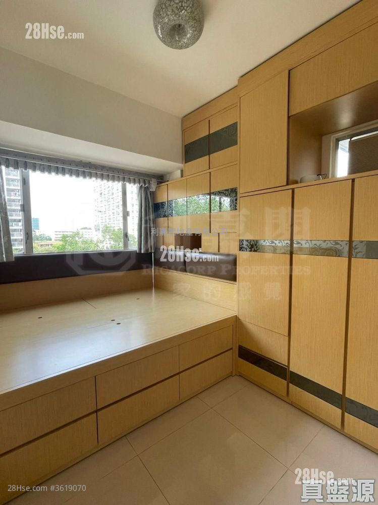 Fanling Town Center Sell 2 Bedrooms , 1 Bathroom 399 ft² Fanling Town Center Sell 2 Bedrooms , 1 Bathroom 399 ft²