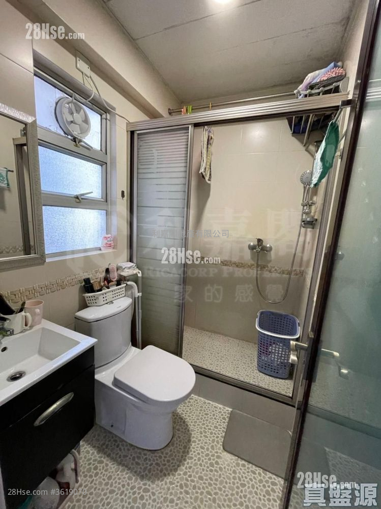 Fanling Town Center Sell 2 Bedrooms , 1 Bathroom 399 ft² Fanling Town Center Sell 2 Bedrooms , 1 Bathroom 399 ft²