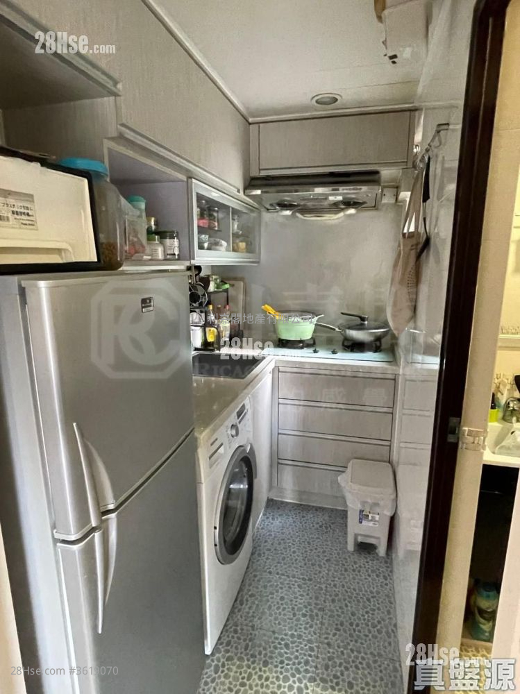 Fanling Town Center Sell 2 Bedrooms , 1 Bathroom 399 ft² Fanling Town Center Sell 2 Bedrooms , 1 Bathroom 399 ft²