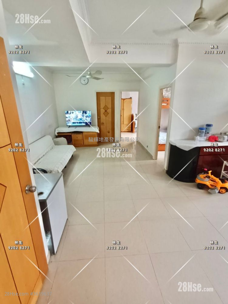 Man Wah Building Sell 3 Bedrooms , 2 Bathrooms 750 ft²