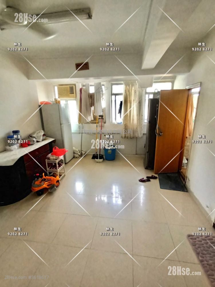 Man Wah Building Sell 3 Bedrooms , 2 Bathrooms 750 ft² Man Wah Building Sell 3 Bedrooms , 2 Bathrooms 750 ft²