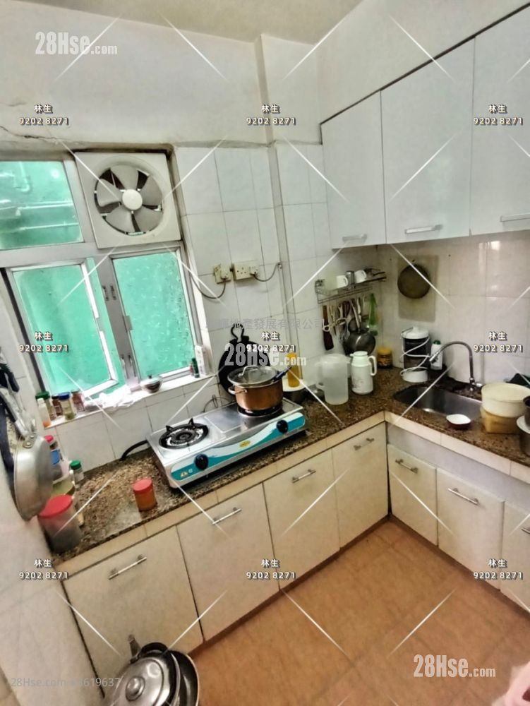 Man Wah Building Sell 3 Bedrooms , 2 Bathrooms 750 ft² Man Wah Building Sell 3 Bedrooms , 2 Bathrooms 750 ft²