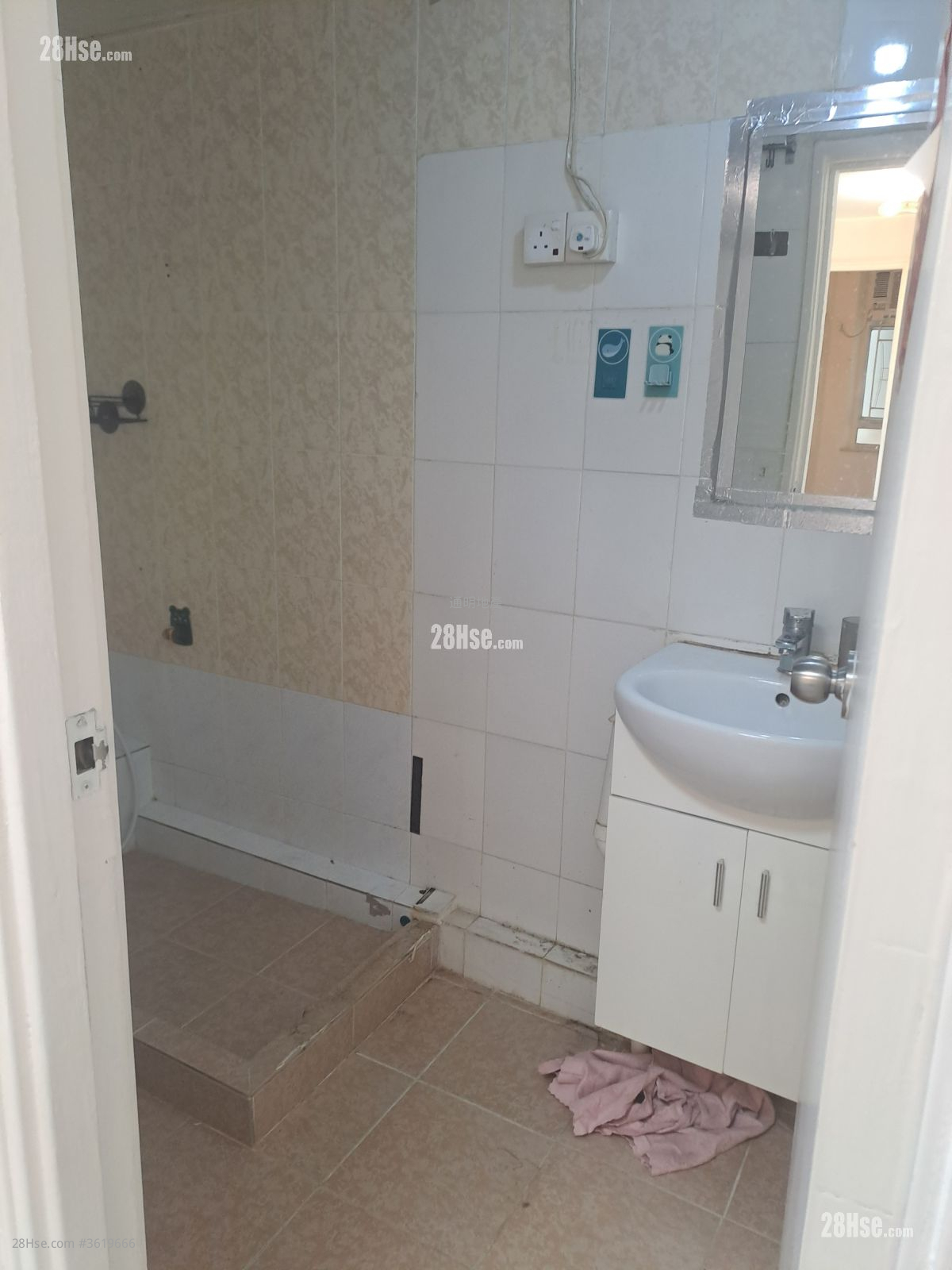 Hong Wah Court Rental 2 Bedrooms , 1 Bathroom 380 ft² Hong Wah Court Rental 2 Bedrooms , 1 Bathroom 380 ft²