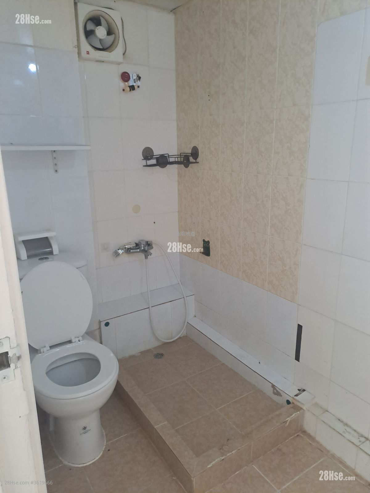Hong Wah Court Rental 2 Bedrooms , 1 Bathroom 380 ft² Hong Wah Court Rental 2 Bedrooms , 1 Bathroom 380 ft²