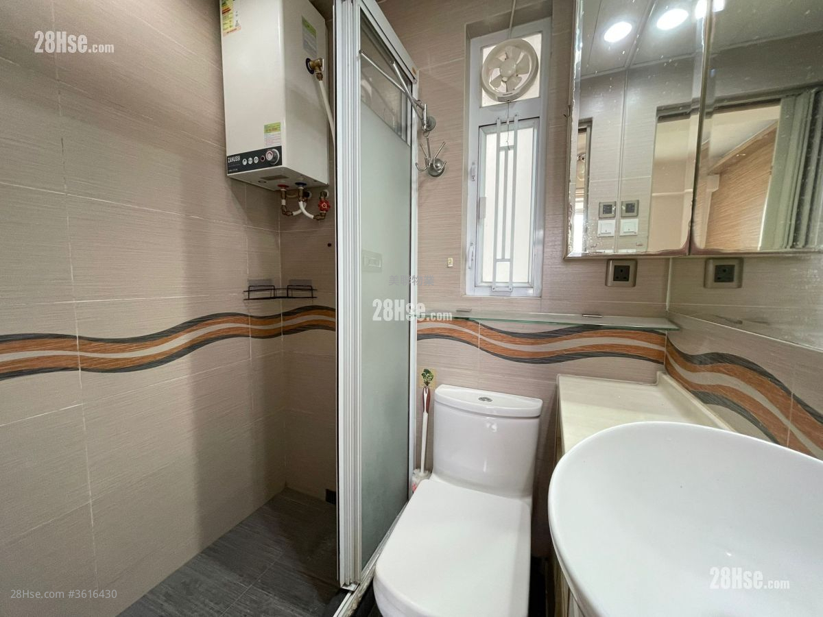 Lucky Plaza Sell 2 Bedrooms , 1 Bathroom 390 ft² Lucky Plaza Sell 2 Bedrooms , 1 Bathroom 390 ft²
