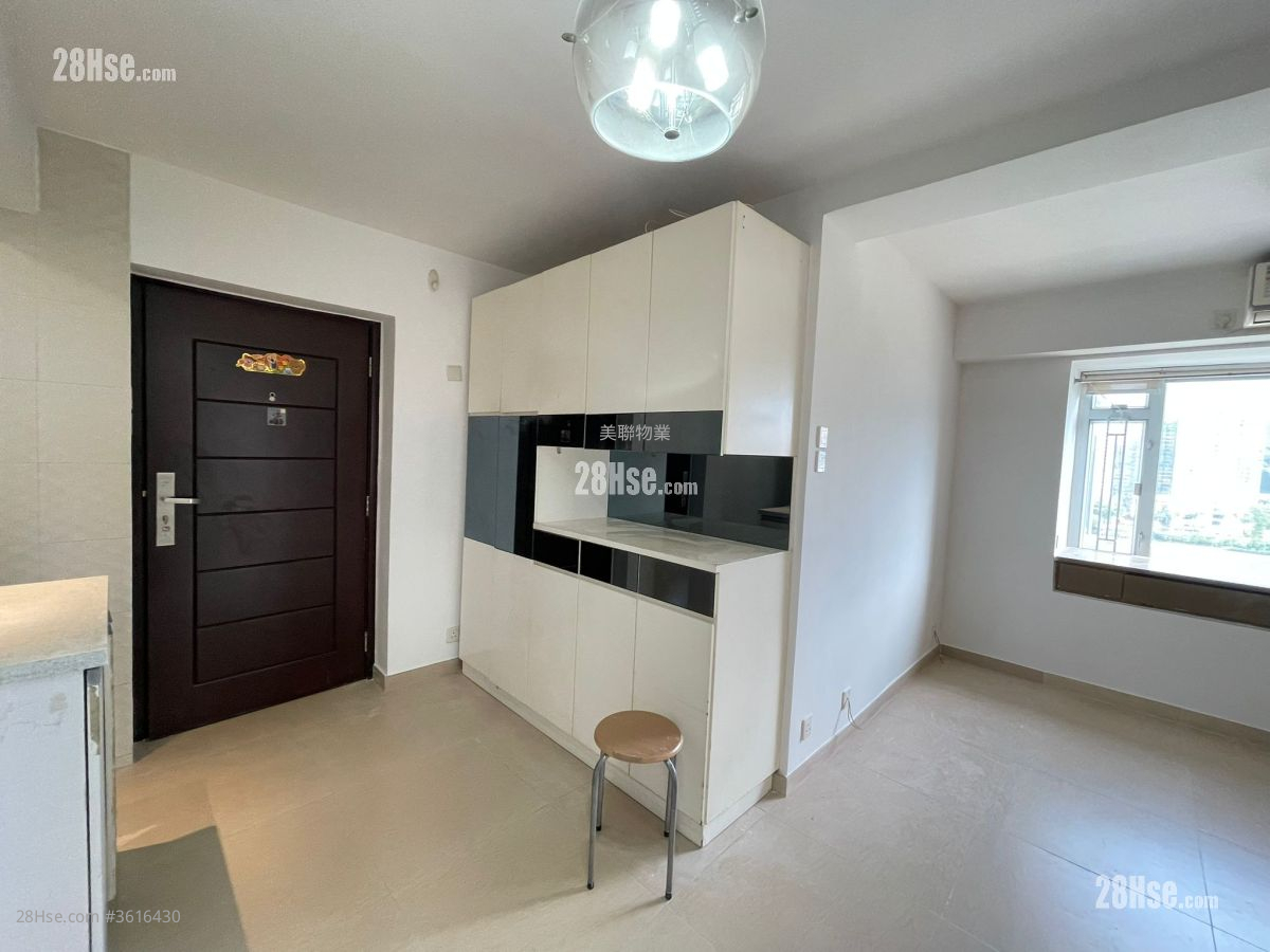 Lucky Plaza Sell 2 Bedrooms , 1 Bathroom 390 ft² Lucky Plaza Sell 2 Bedrooms , 1 Bathroom 390 ft²