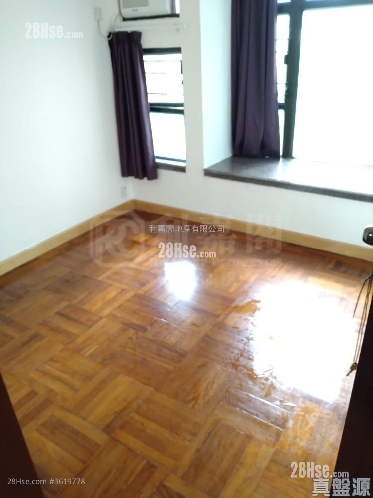 Royal Ascot Sell 2 Bedrooms 594 ft² Royal Ascot Sell 2 Bedrooms 594 ft²