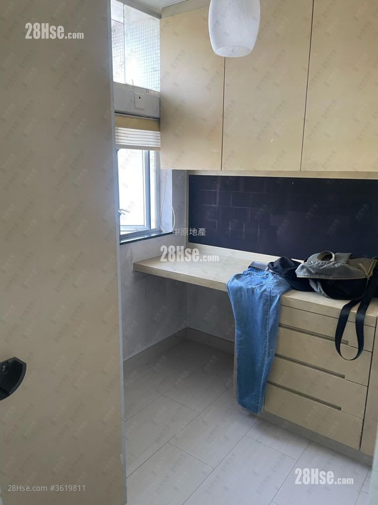 Yan Shing Court Sell 2 Bedrooms , 1 Bathroom 401 ft² Yan Shing Court Sell 2 Bedrooms , 1 Bathroom 401 ft²