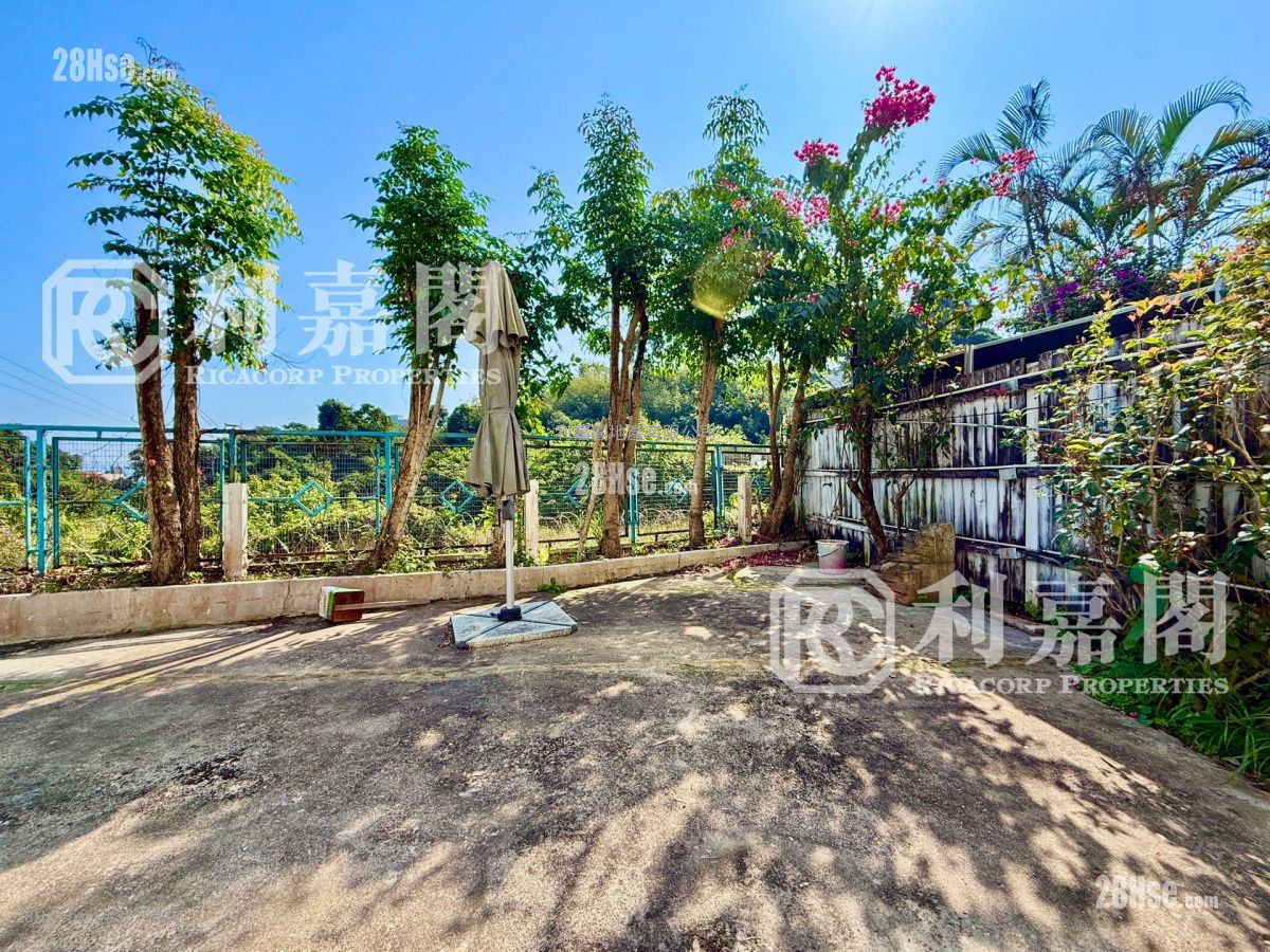 Nam Shan San Tsuen Sell 4 Bedrooms , 3 Bathrooms 2,100 ft² Nam Shan San Tsuen Sell 4 Bedrooms , 3 Bathrooms 2,100 ft²
