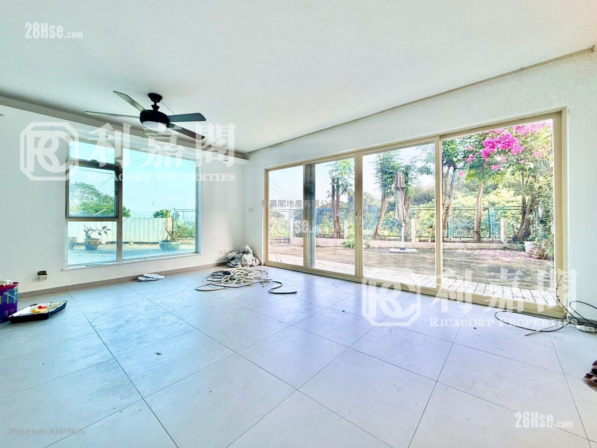 Nam Shan San Tsuen Sell 4 Bedrooms , 3 Bathrooms 2,100 ft² Nam Shan San Tsuen Sell 4 Bedrooms , 3 Bathrooms 2,100 ft²