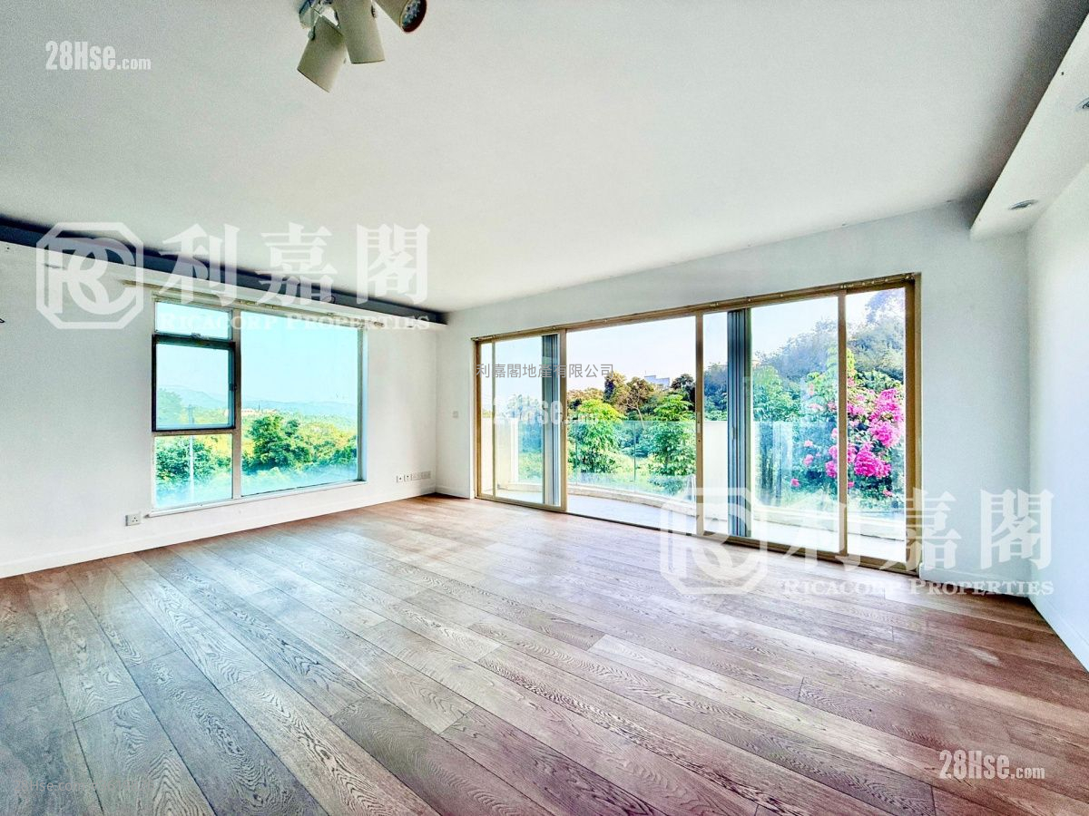 Nam Shan San Tsuen Sell 4 Bedrooms , 3 Bathrooms 2,100 ft² Nam Shan San Tsuen Sell 4 Bedrooms , 3 Bathrooms 2,100 ft²