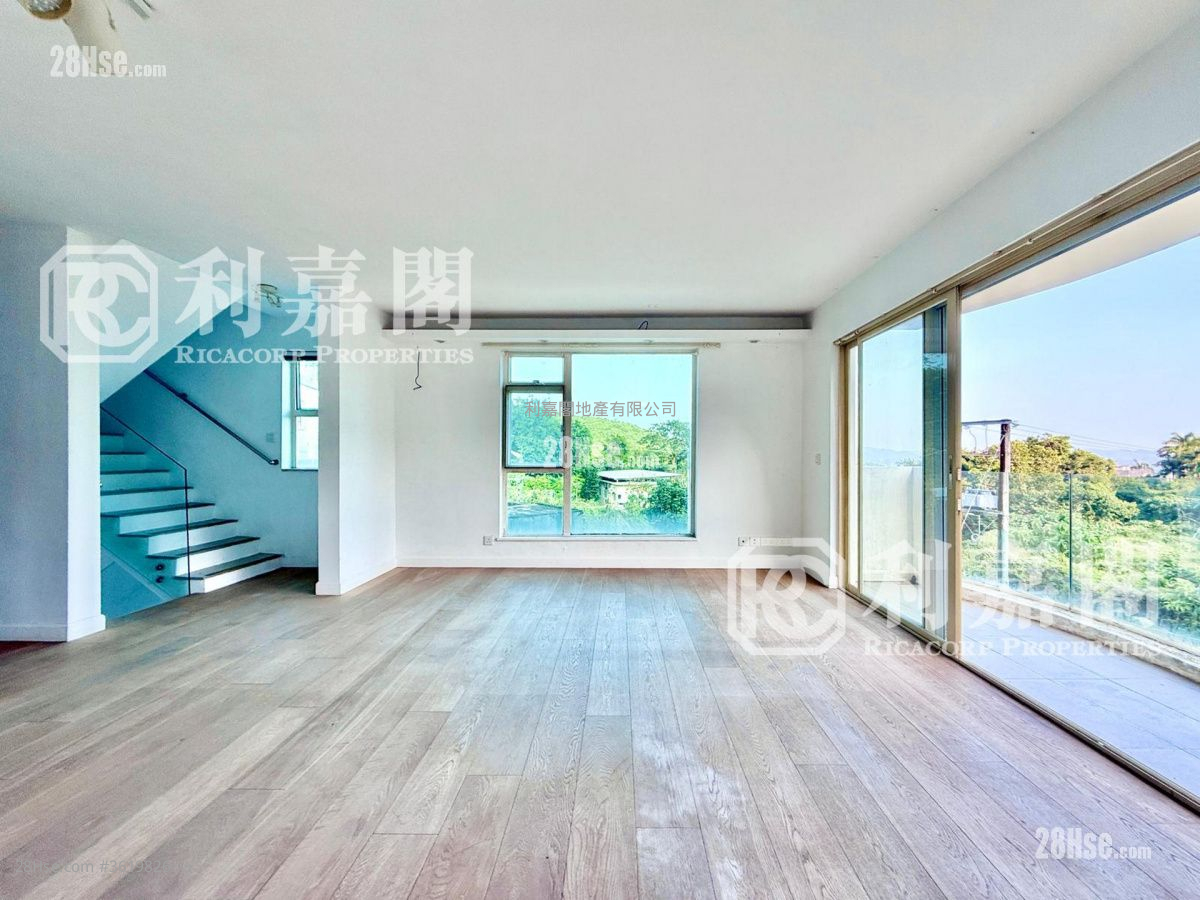 Nam Shan San Tsuen Sell 4 Bedrooms , 3 Bathrooms 2,100 ft² Nam Shan San Tsuen Sell 4 Bedrooms , 3 Bathrooms 2,100 ft²