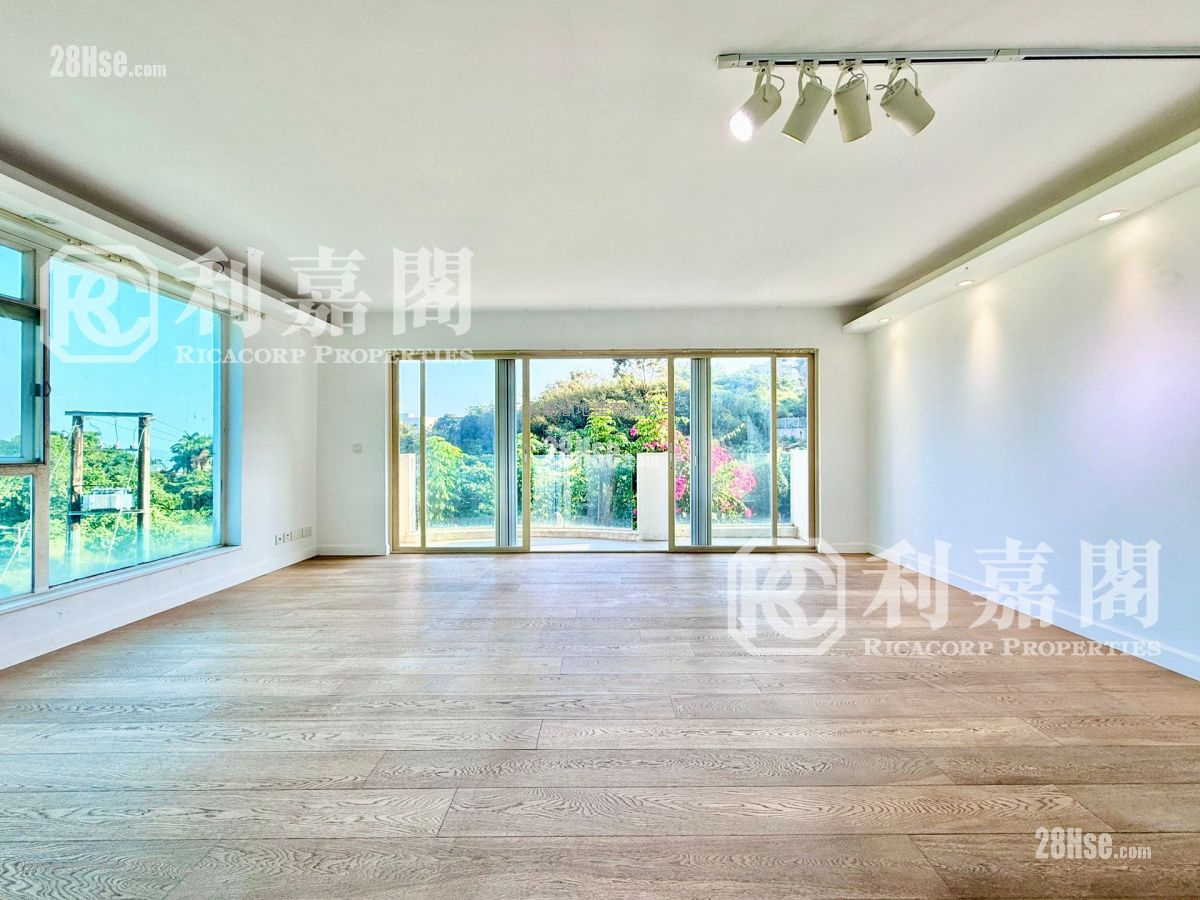 Nam Shan San Tsuen Sell 4 Bedrooms , 3 Bathrooms 2,100 ft² Nam Shan San Tsuen Sell 4 Bedrooms , 3 Bathrooms 2,100 ft²