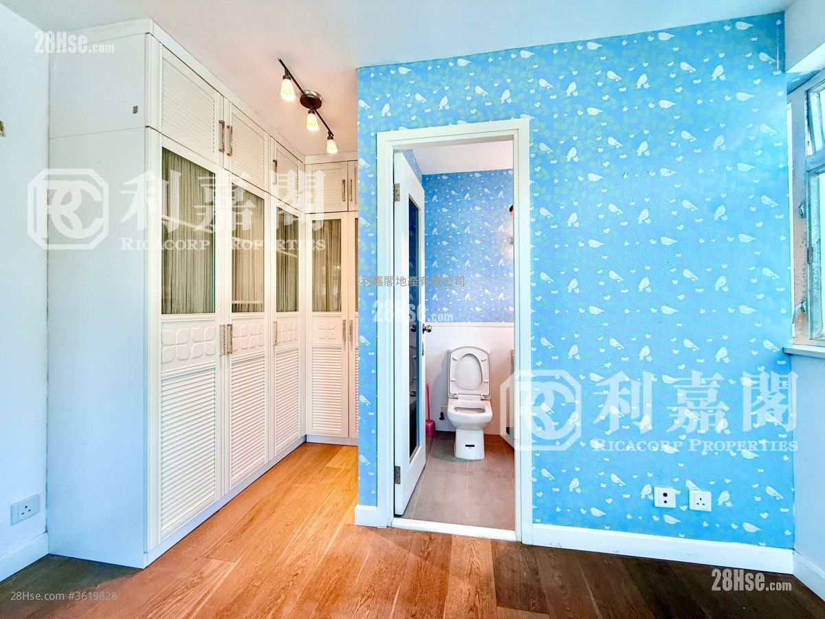 Nam Shan San Tsuen Sell 4 Bedrooms , 3 Bathrooms 2,100 ft² Nam Shan San Tsuen Sell 4 Bedrooms , 3 Bathrooms 2,100 ft²