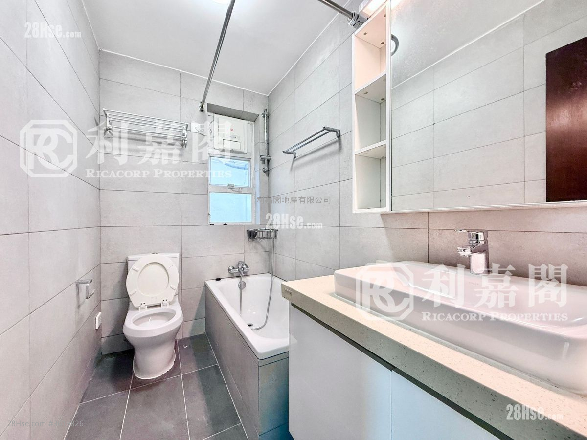 Nam Shan San Tsuen Sell 4 Bedrooms , 3 Bathrooms 2,100 ft² Nam Shan San Tsuen Sell 4 Bedrooms , 3 Bathrooms 2,100 ft²