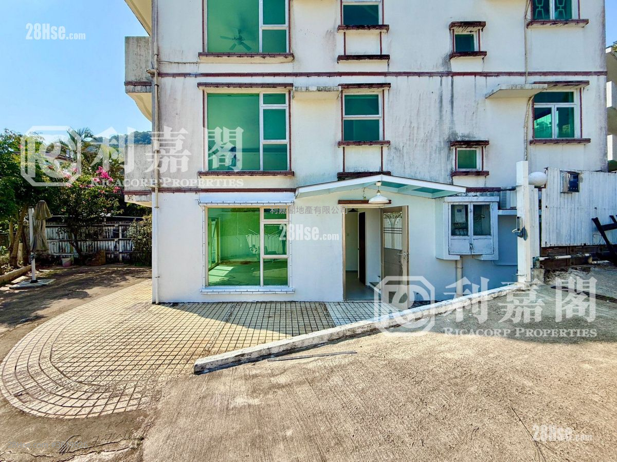 Nam Shan San Tsuen Sell 4 Bedrooms , 3 Bathrooms 2,100 ft² Nam Shan San Tsuen Sell 4 Bedrooms , 3 Bathrooms 2,100 ft²