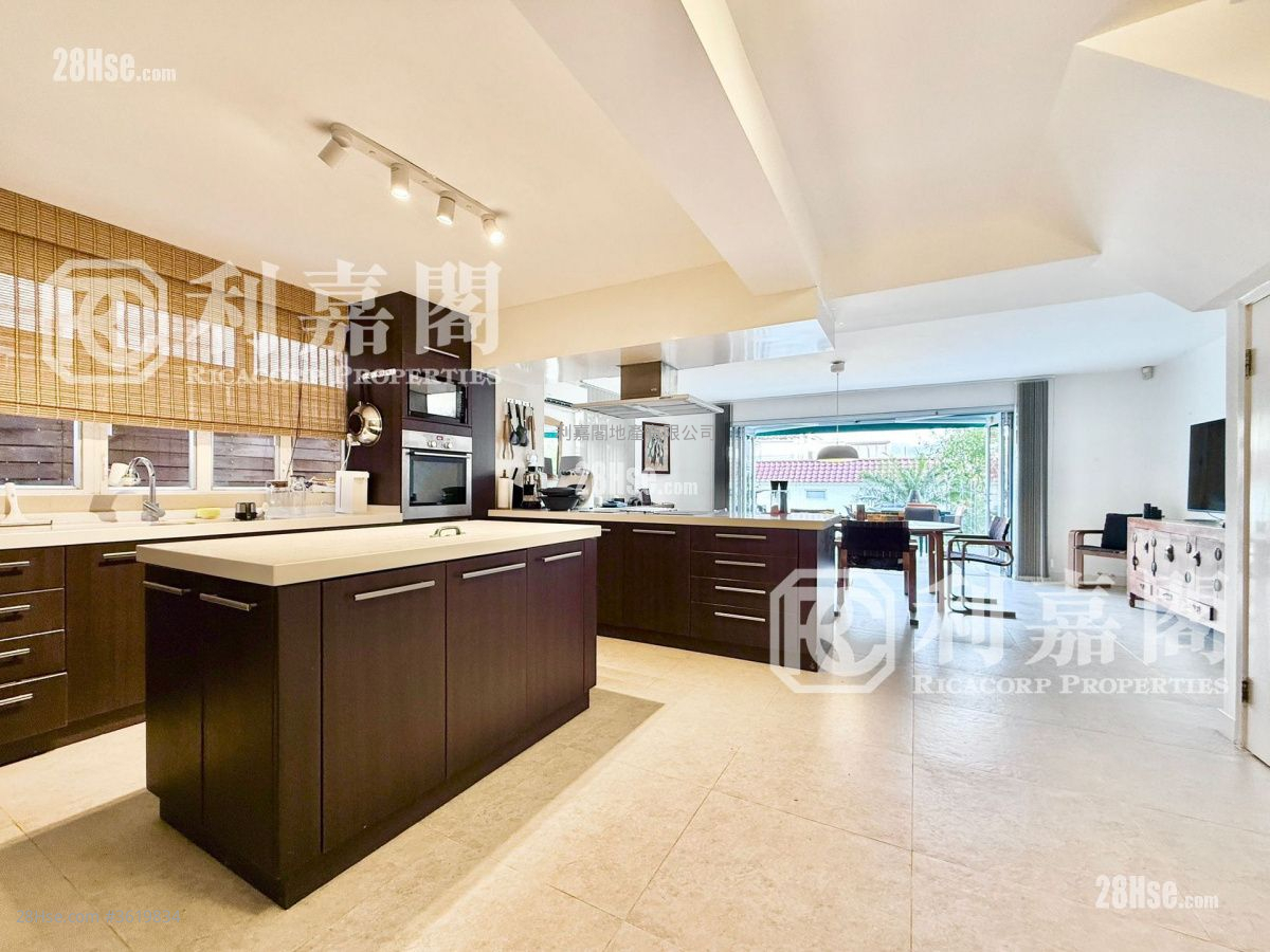 Venice Villa Sell 4 Bedrooms , 4 Bathrooms 2,100 ft² Venice Villa Sell 4 Bedrooms , 4 Bathrooms 2,100 ft²